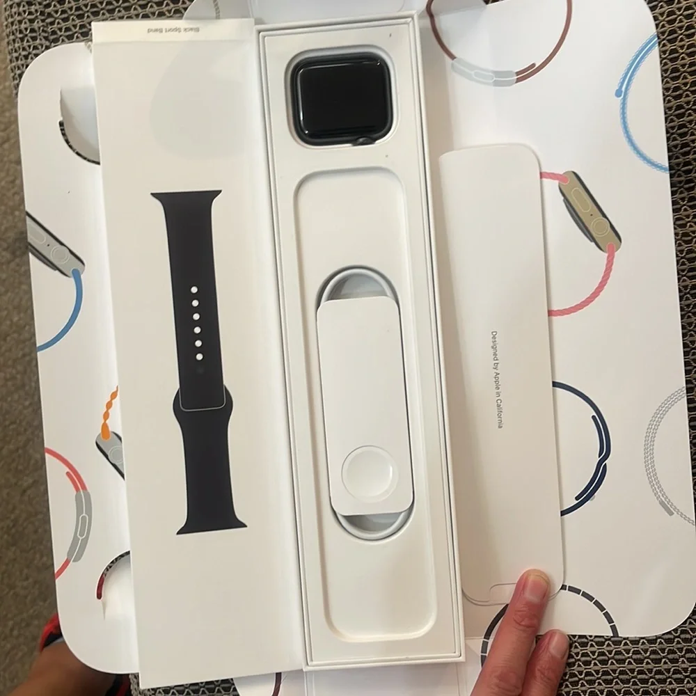 - Apple Watch⌚️‼️SERIES 6, 44 mm Space Gray Aluminum Case Black Sport Band